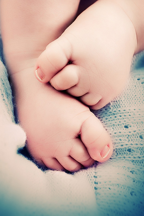 baby__s_feet_by_theprodiqy.jpg