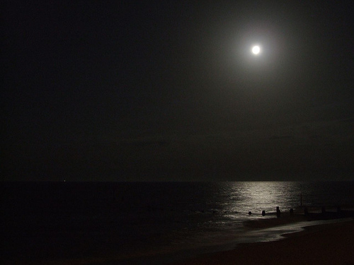 moon-sea-groyne-beach-mole-volio.jpg